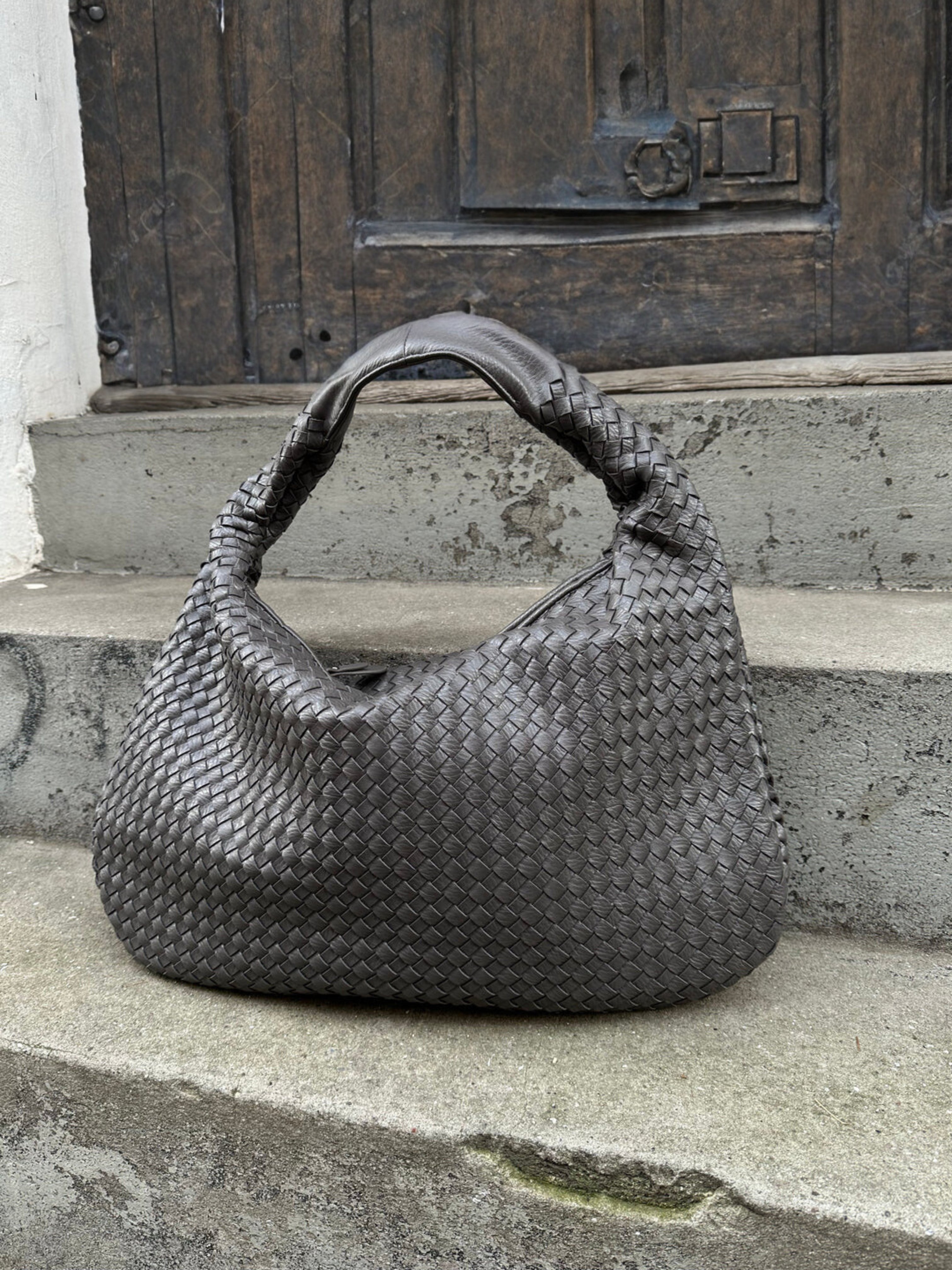 Women's spacious tote bag in multiple colours, everyday shoulder carry