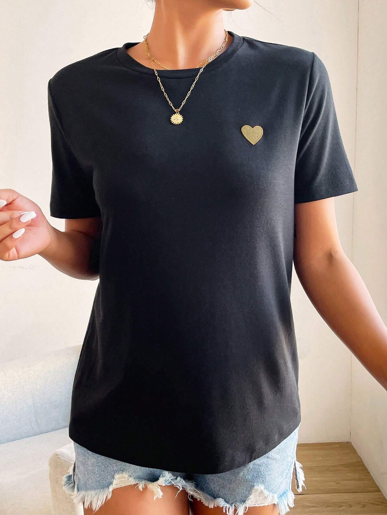 Women heart detail t-shirt minimalist casual crew neck