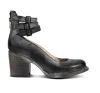 Women vintage heels in black and brown retro style