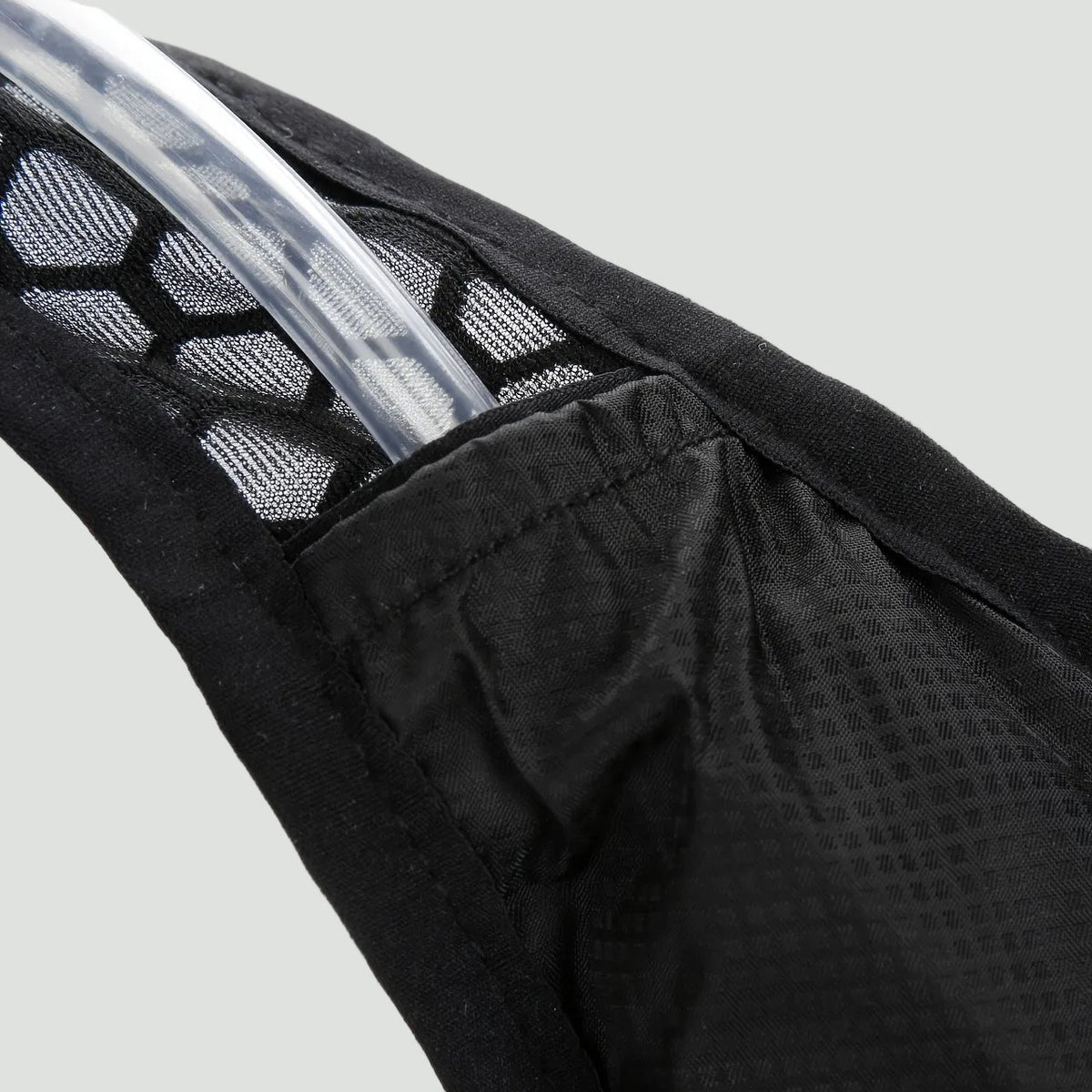 Men running vest lightweight adjustable with 500ml soft flask included