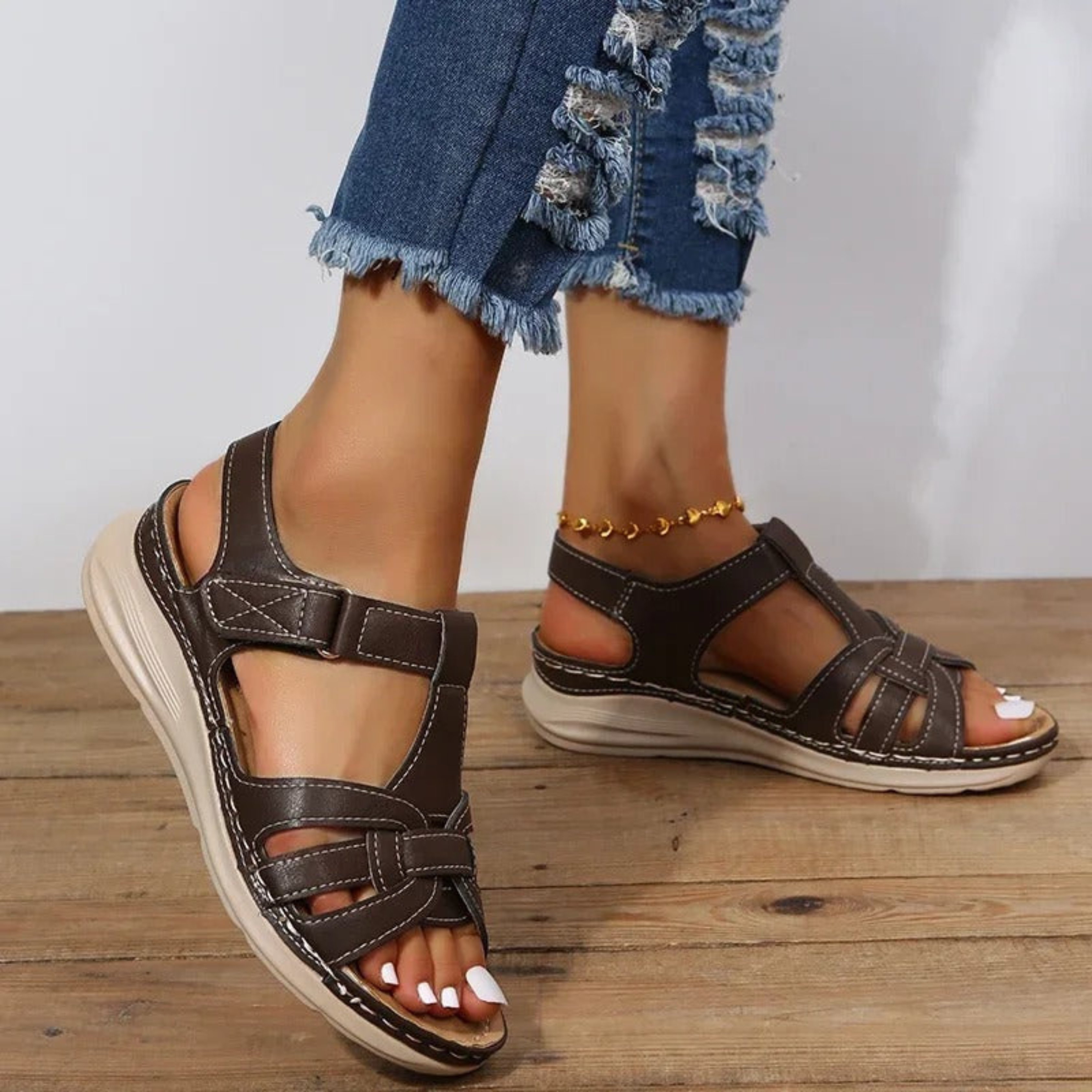 Women's orthopedic sandals with arch support and ergonomic footbed, brown and black