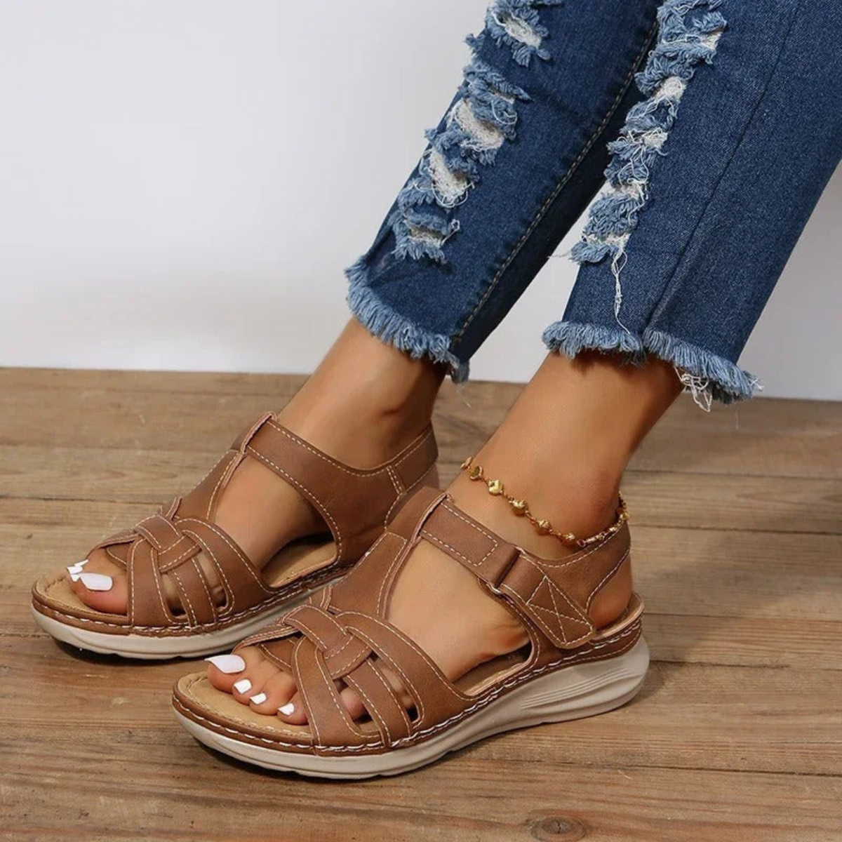 Women's orthopedic sandals with arch support and ergonomic footbed, brown and black