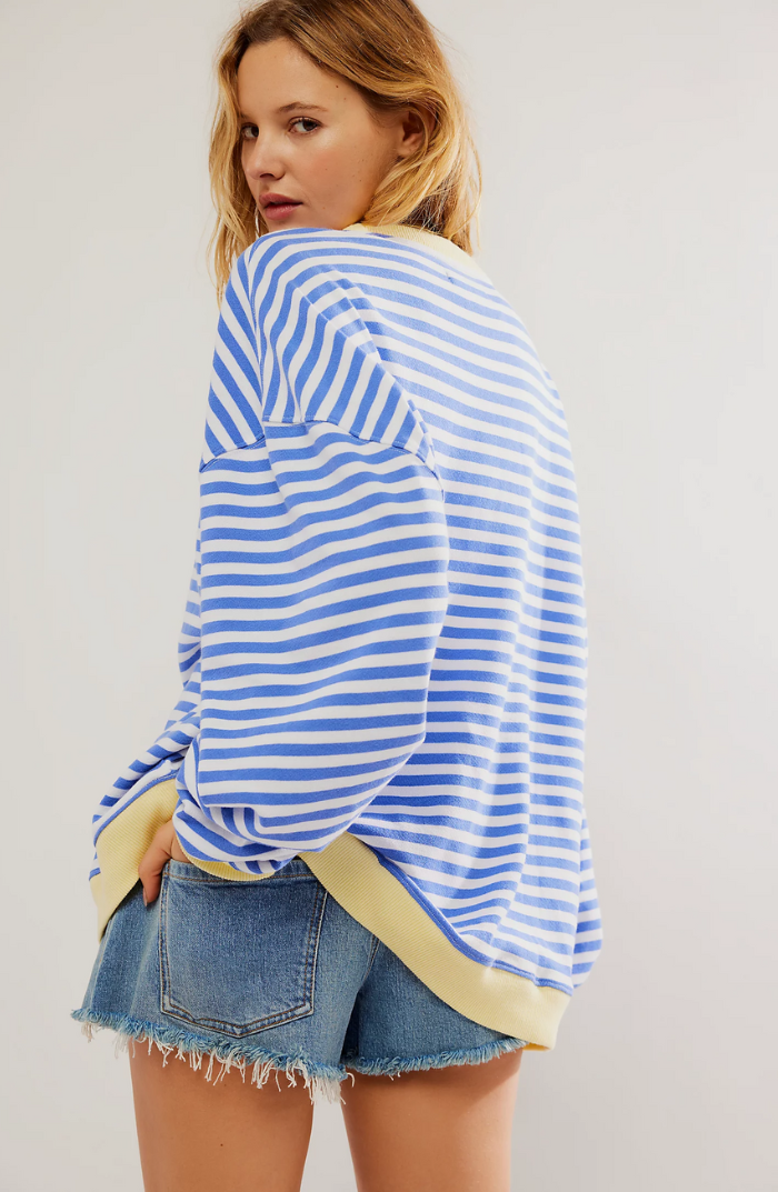 Women oversized striped sweatshirt with dropped shoulders and round neckline
