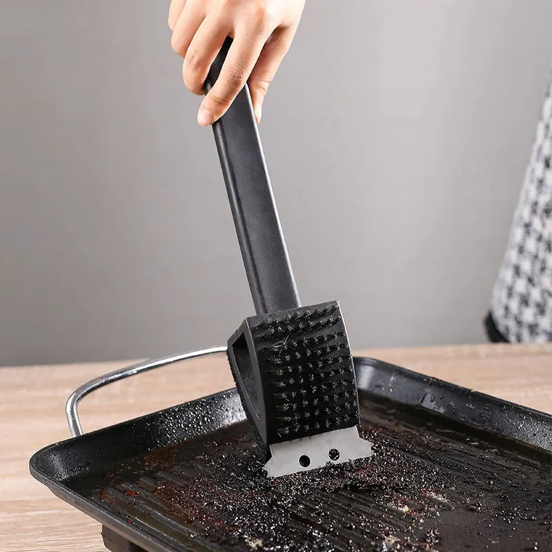 BBQ grill brush 3-in-1 with scraper and sponge, black