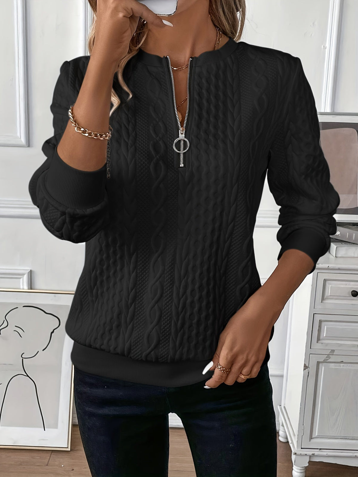 Women's soft knit sweater in versatile everyday style, feminine cut
