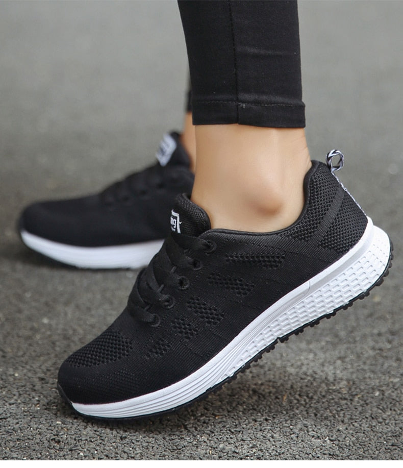 Women's ergonomic sneakers with arch support and breathable upper, wide fit