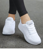 Women's ergonomic sneakers with arch support and breathable upper, wide fit