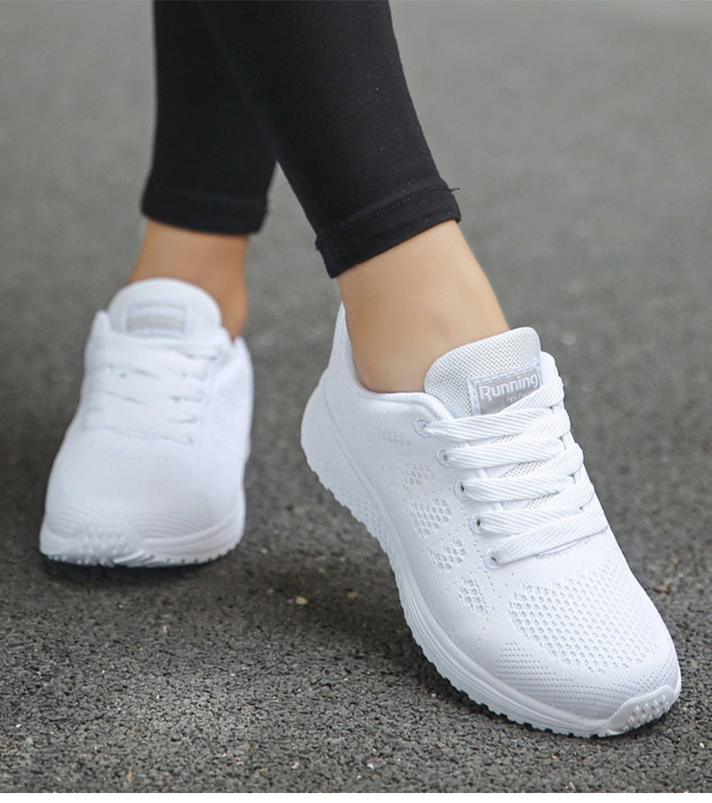 Women's ergonomic sneakers with arch support and breathable upper, wide fit