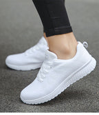 Women's ergonomic sneakers with arch support and breathable upper, wide fit