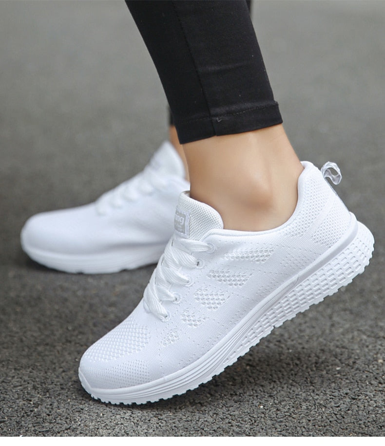 Women's ergonomic sneakers with arch support and breathable upper, wide fit