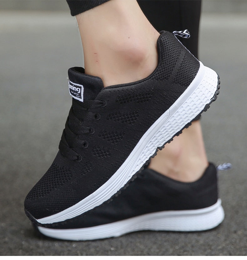 Women's ergonomic sneakers with arch support and breathable upper, wide fit