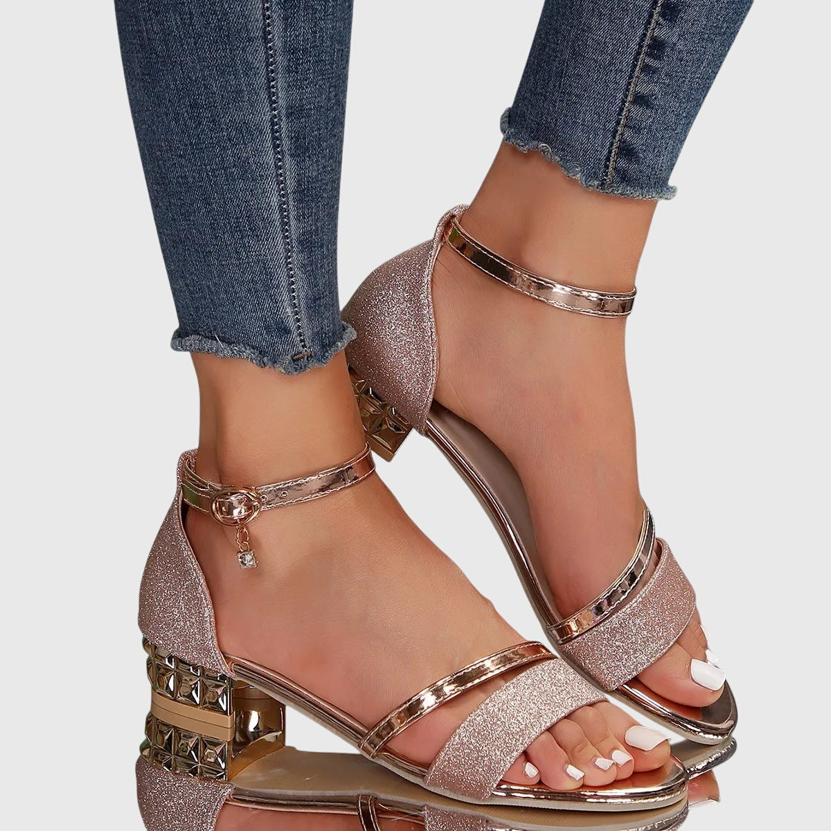Orthopedic heeled sandals for women with adjustable strap and arch support