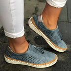 Slip-on shoes narrow fit with arch support and breathable knit upper