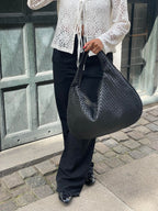 Women's spacious tote bag in multiple colours, everyday shoulder carry