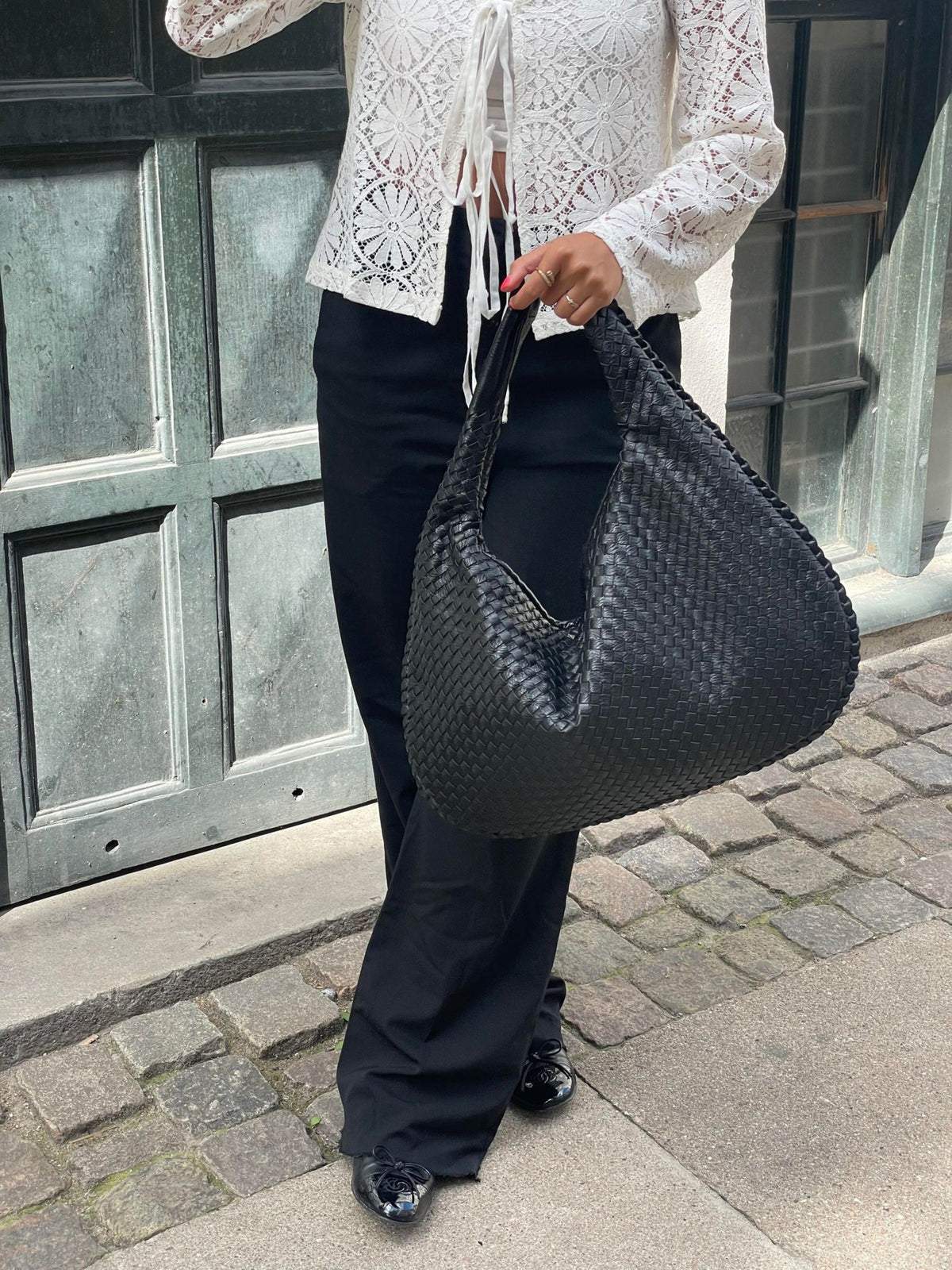 Women's spacious tote bag in multiple colours, everyday shoulder carry