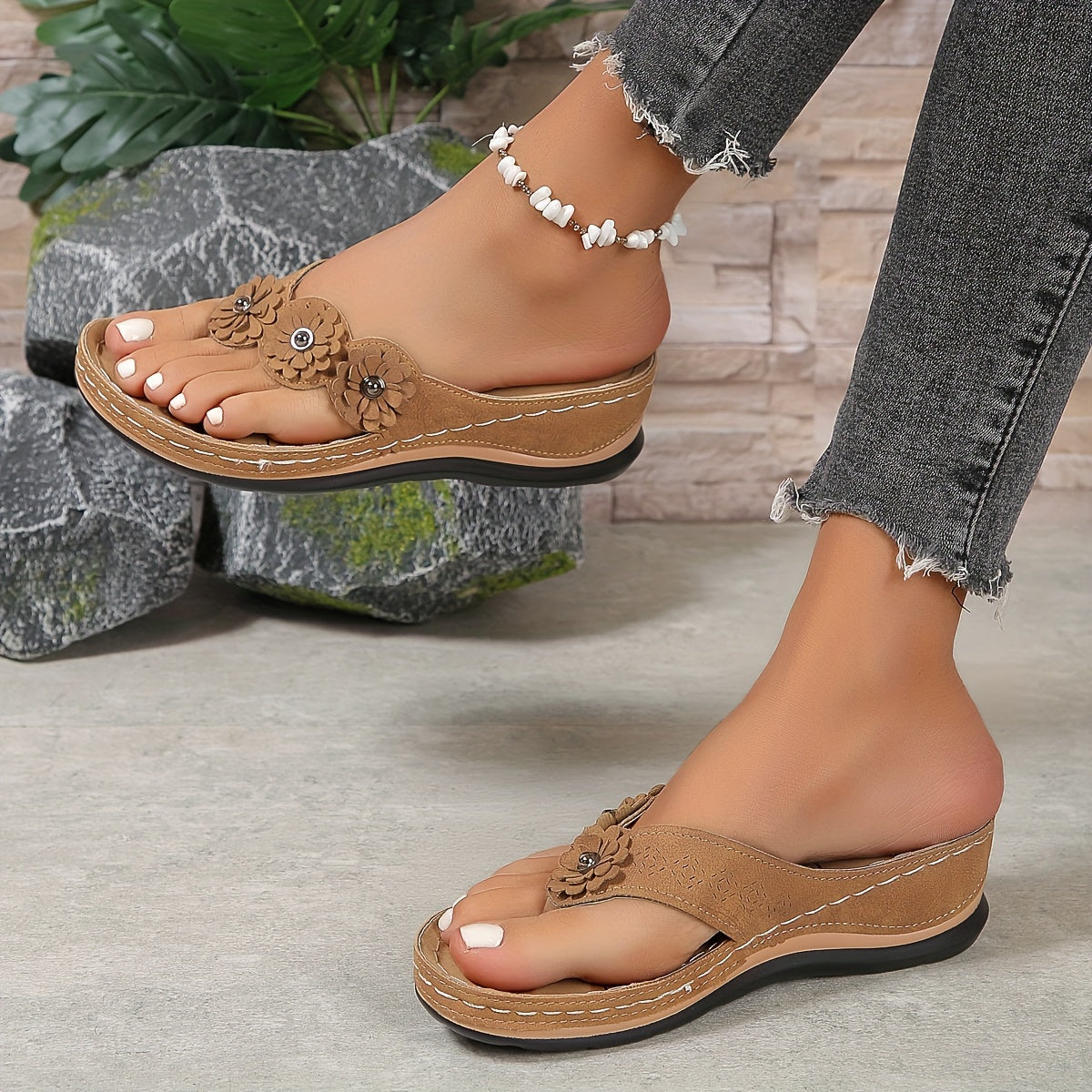Women's orthopedic sandals with gel sole and wide heel, open toe design