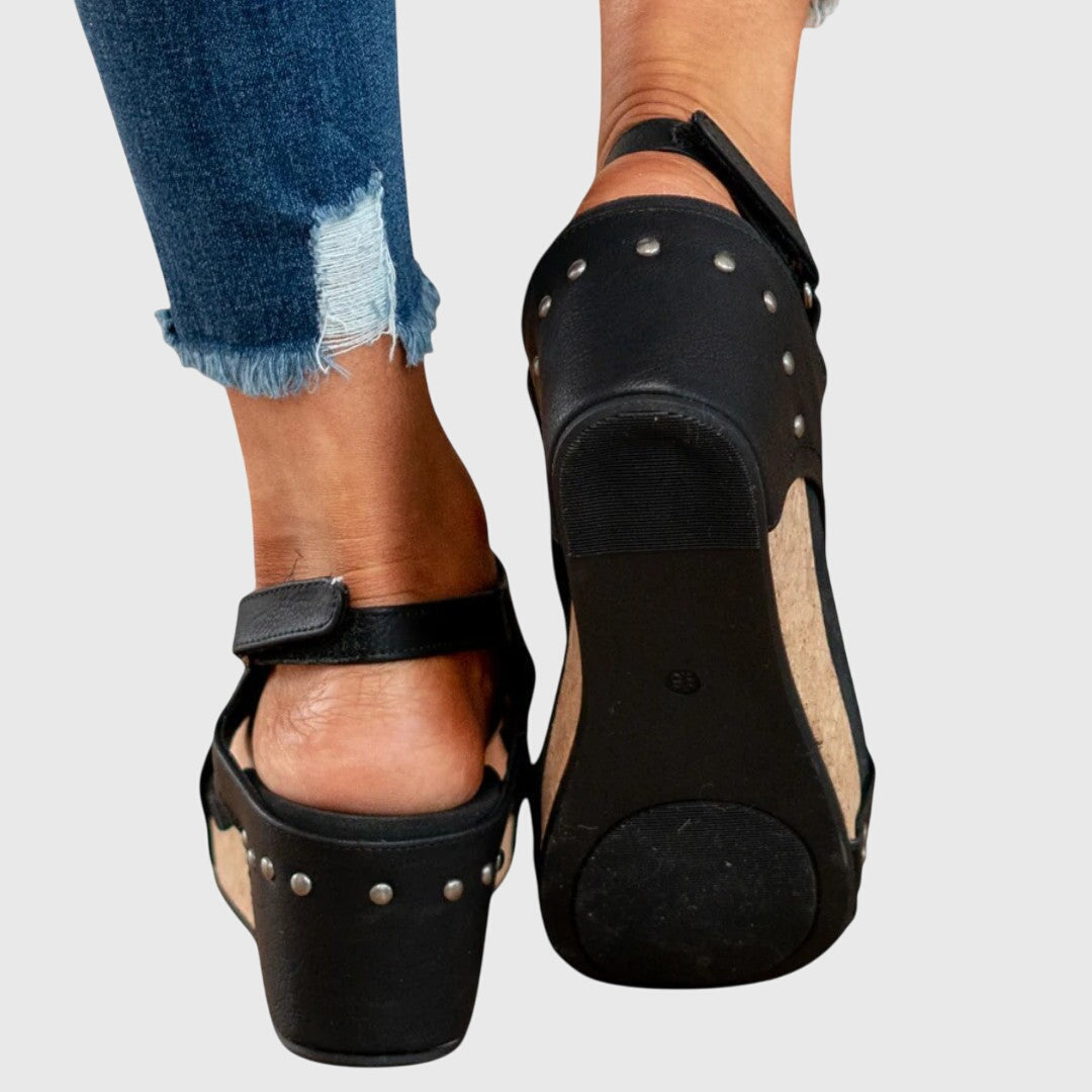 Orthopedic sandals for women with cushioned insole and adjustable buckle wedge