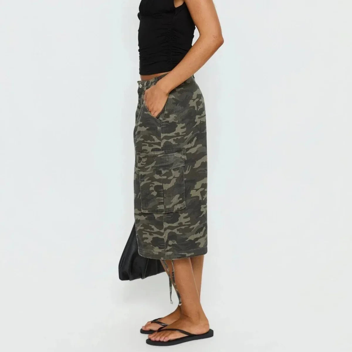 Women's camo cargo shorts longline baggy fit with flap pockets, streetwear style