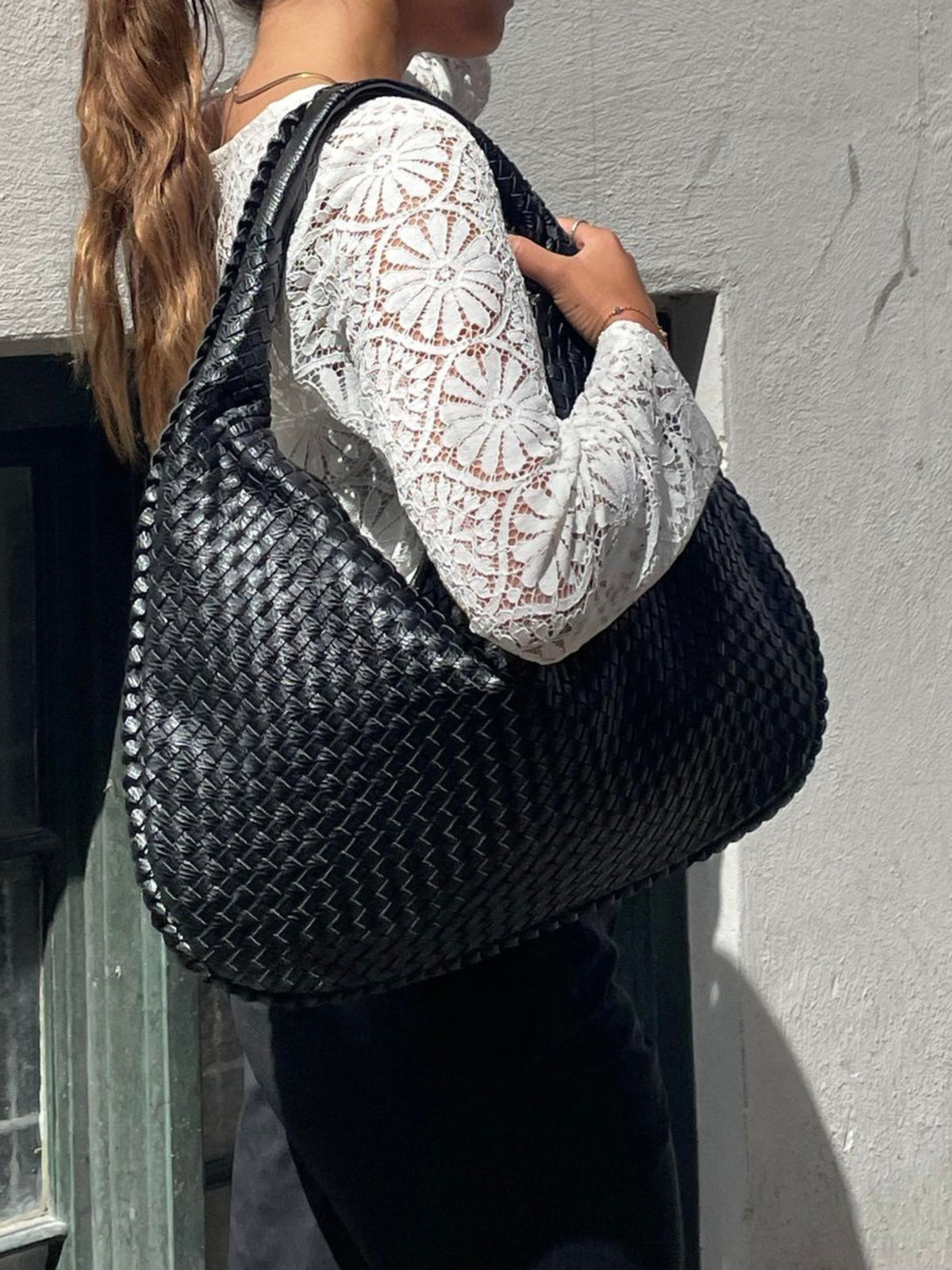 Women's spacious tote bag in multiple colours, everyday shoulder carry