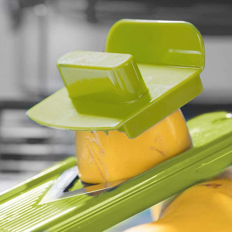 Vegetable chopper 12-in-1 with stainless steel blades, white and green, large catch container