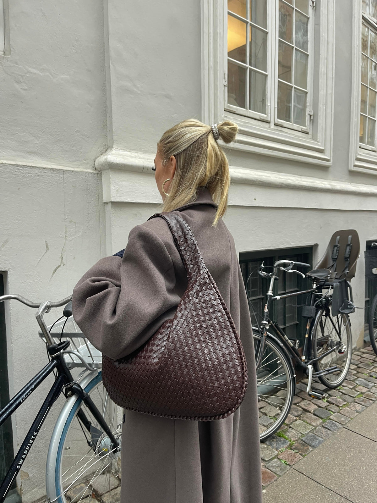 Women's spacious tote bag in multiple colours, everyday shoulder carry
