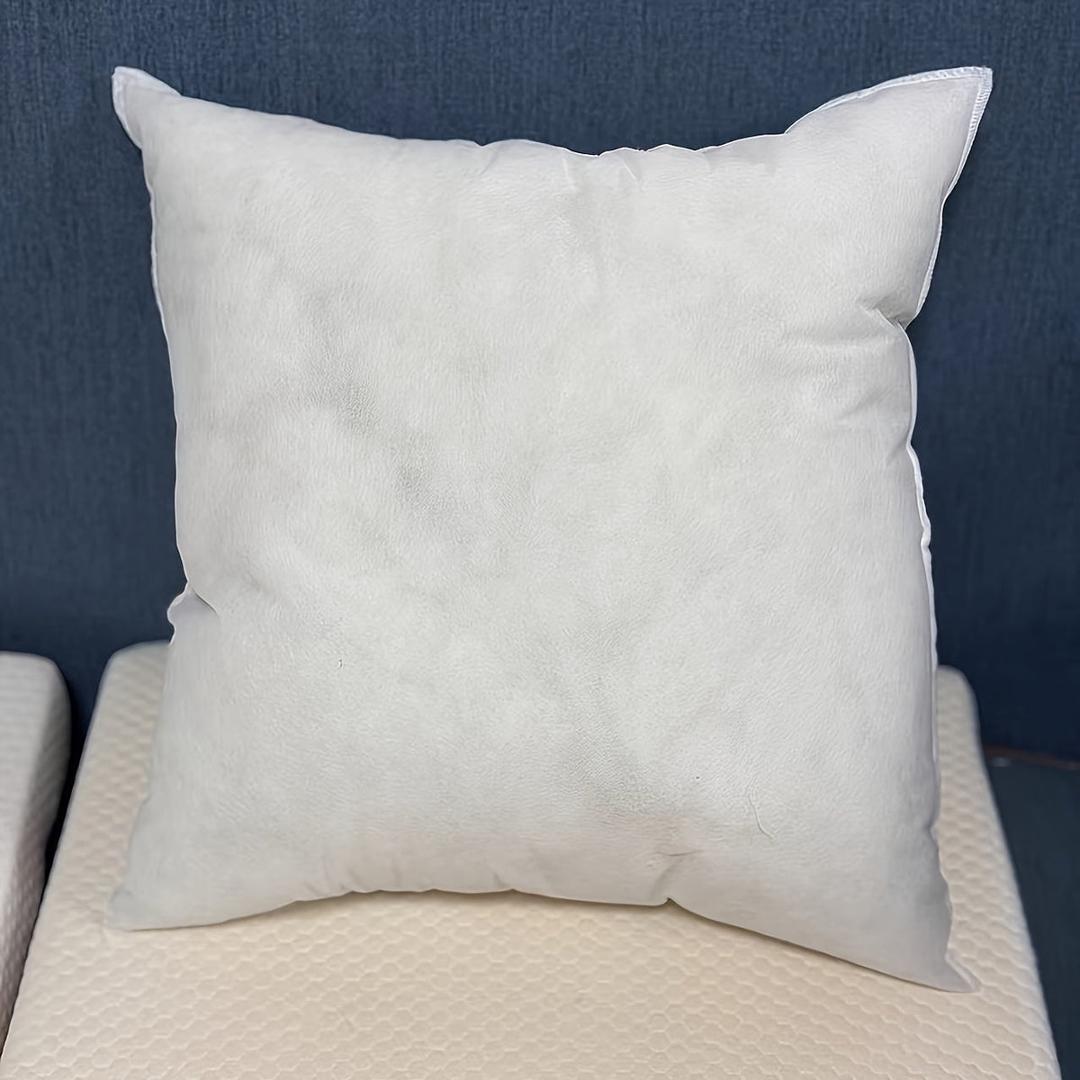 White non-woven pillow inserts 2-pack, high elasticity, for sofa and bed use