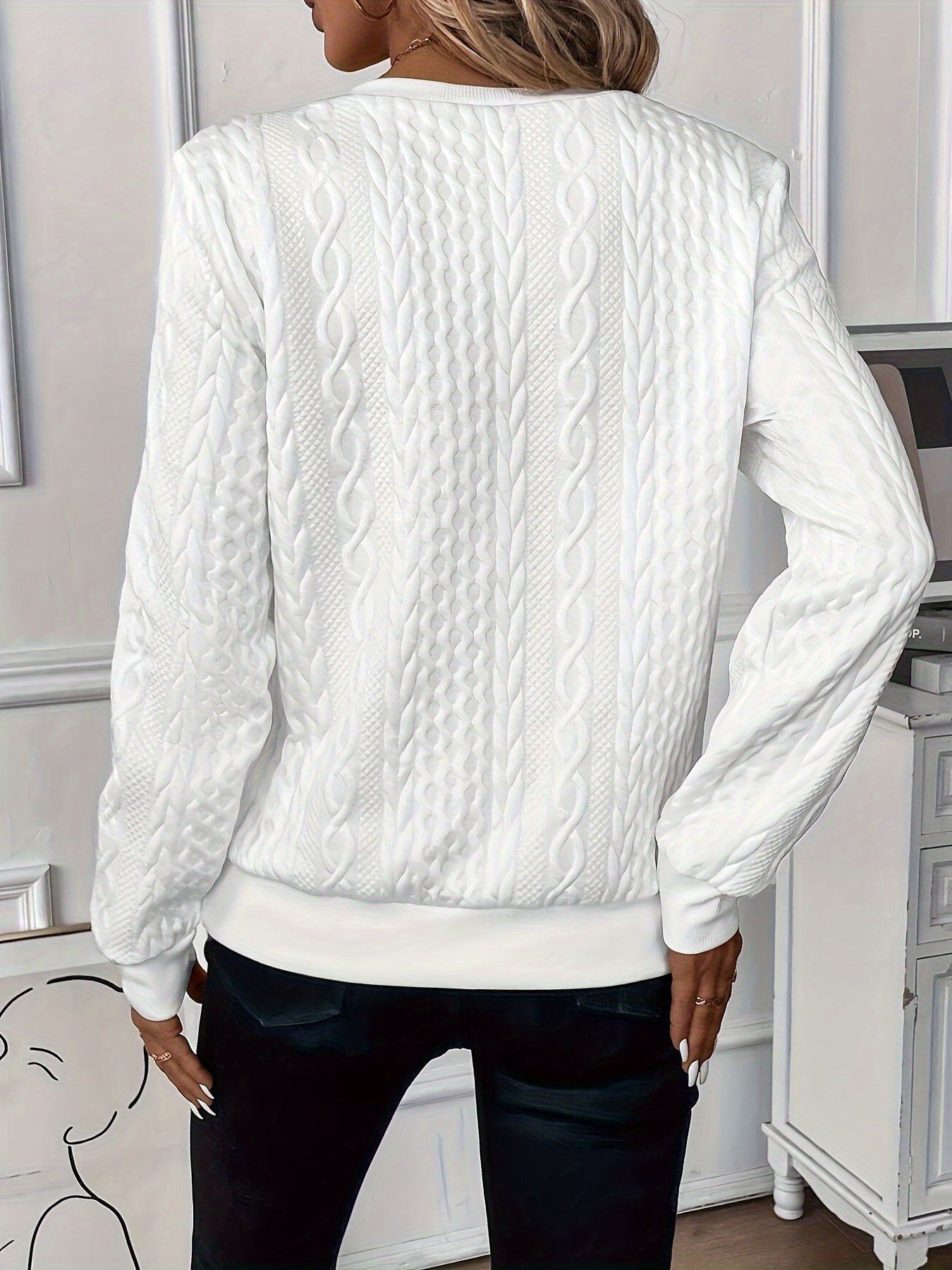 Women's soft knit sweater in versatile everyday style, feminine cut