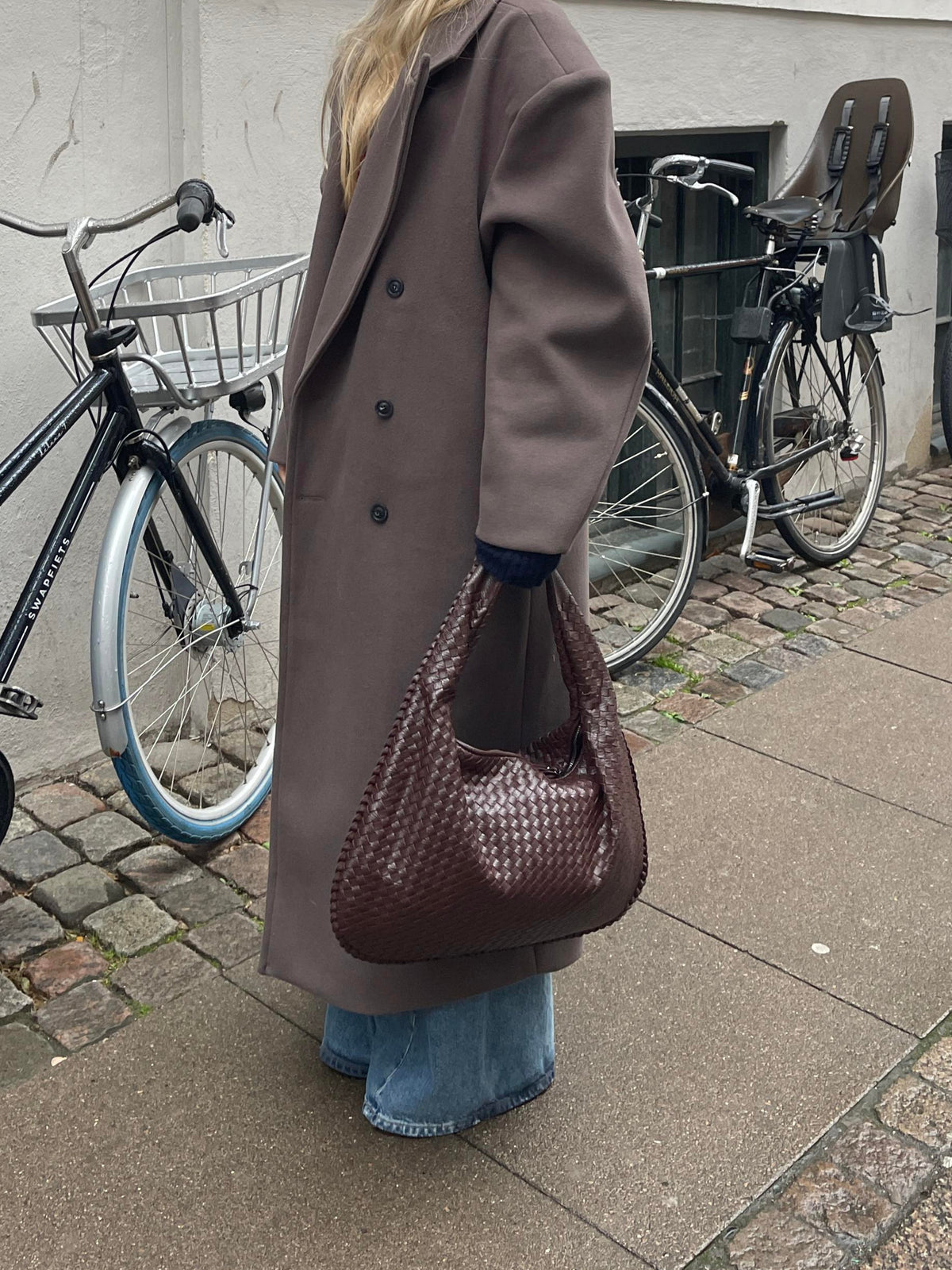 Women's spacious tote bag in multiple colours, everyday shoulder carry
