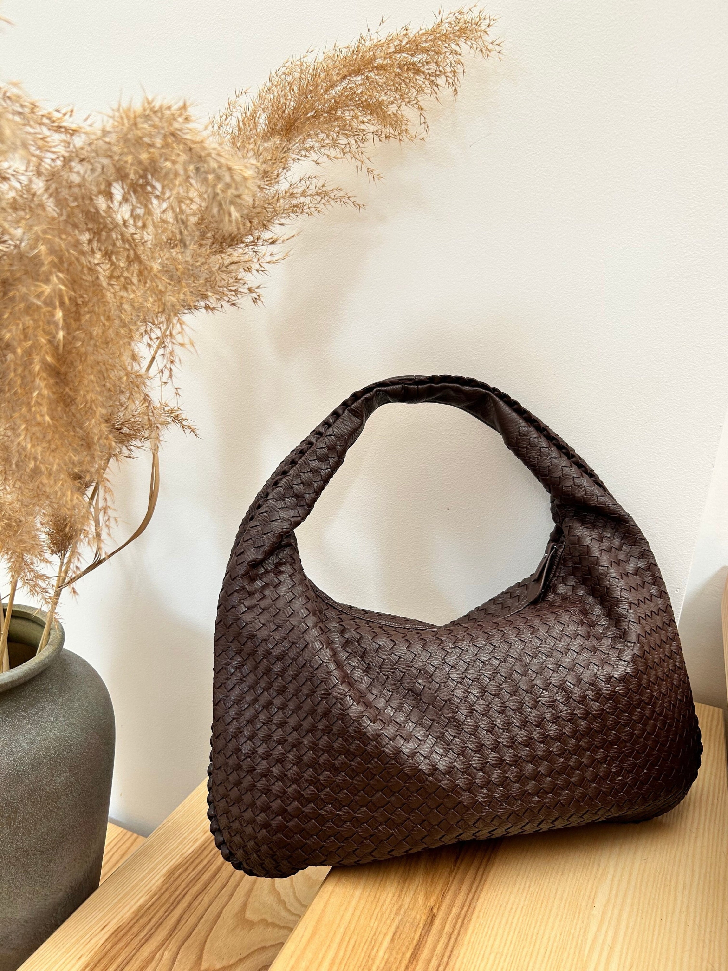 Women's spacious tote bag in multiple colours, everyday shoulder carry