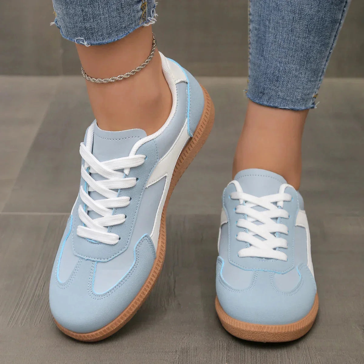 Women's color block lace-up sneakers in casual standard fit