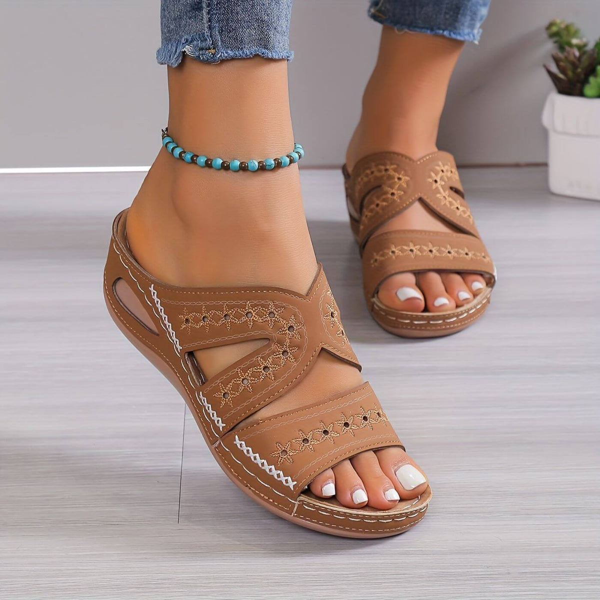 Women's orthopedic sandals with slip-resistant sole and buckle closure, cushioned comfort