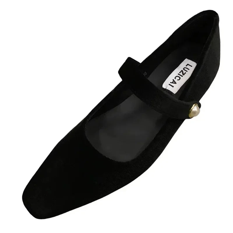 Women's ballet flats with adjustable pearl strap and pointed toe, available in beige, red and black