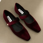 Women's ballet flats with adjustable pearl strap and pointed toe, available in beige, red and black