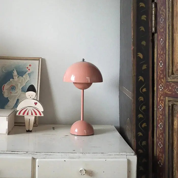 Retro globe table lamp 3W dimmable LED soft warm light