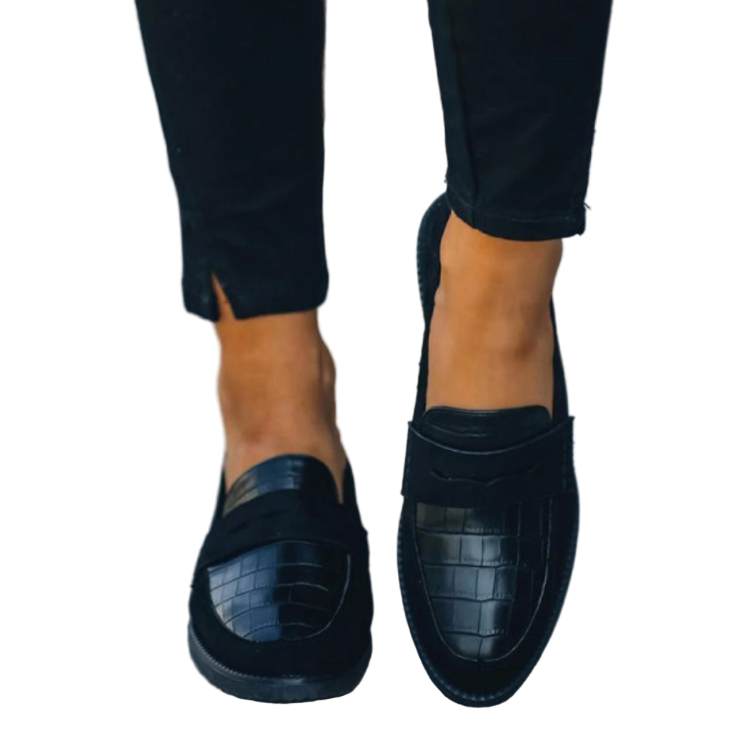 Women's black flat loafers slip-on, casual versatile style