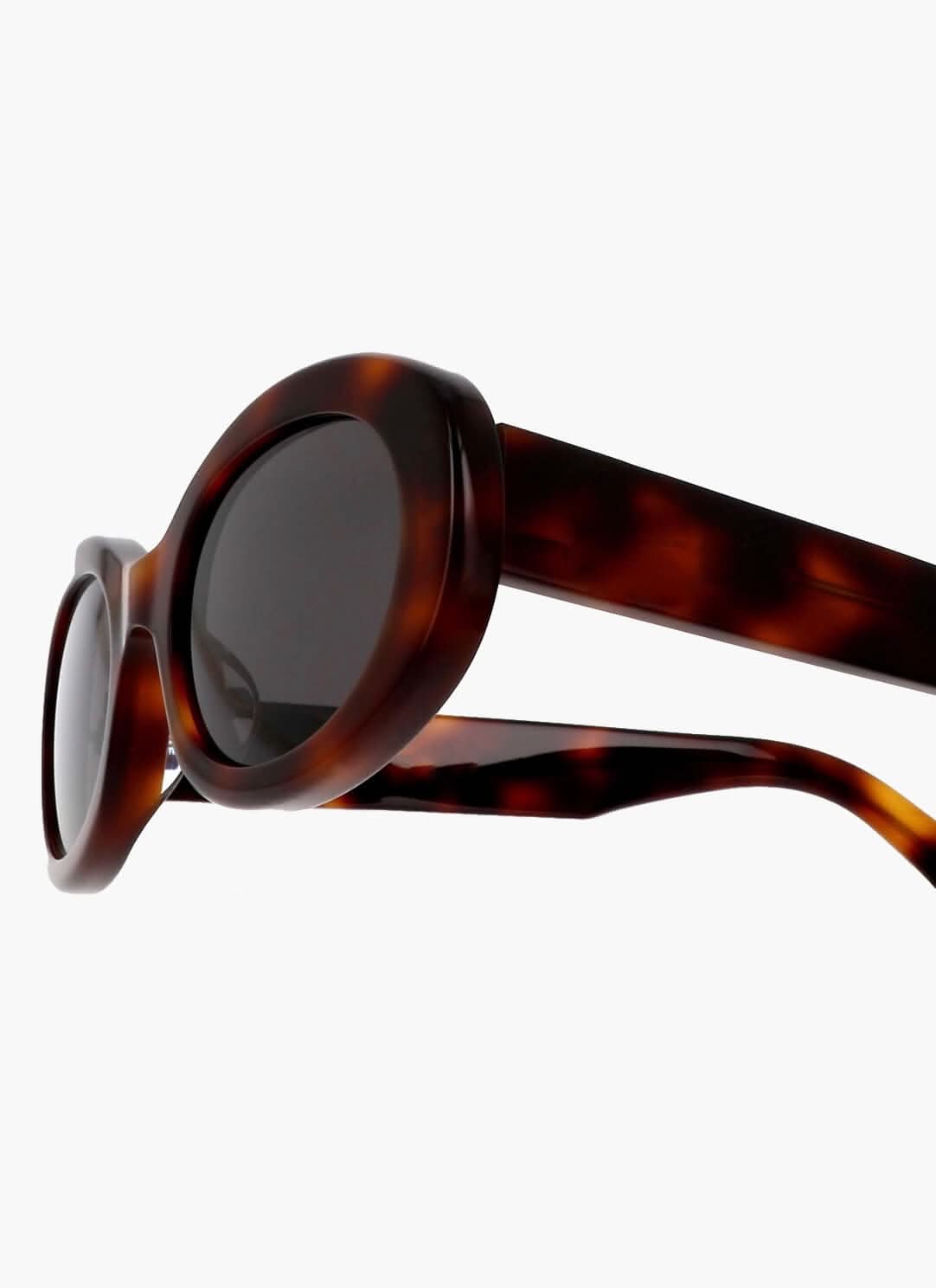 Women oval vintage UV400 sunglasses in black tortoise and cream