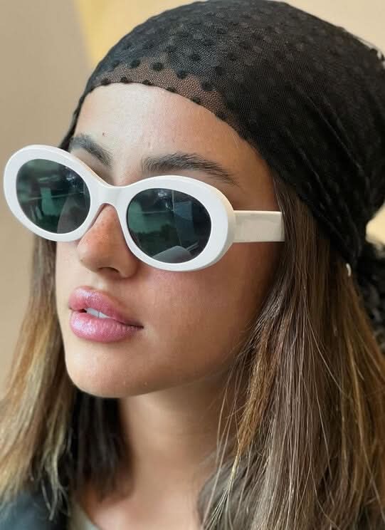 Women oval vintage UV400 sunglasses in black tortoise and cream