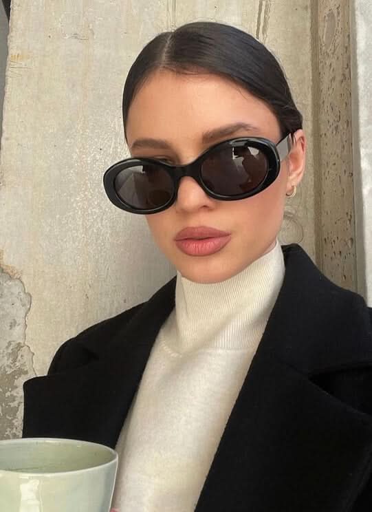 Women oval vintage UV400 sunglasses in black tortoise and cream