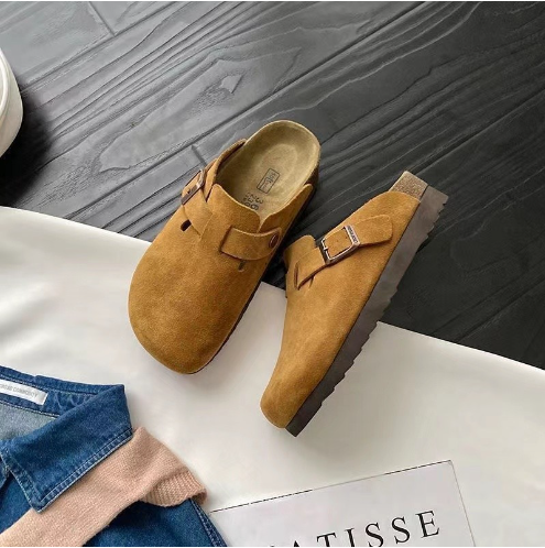 Women's clogs with adjustable buckle strap, casual comfort slip-on style