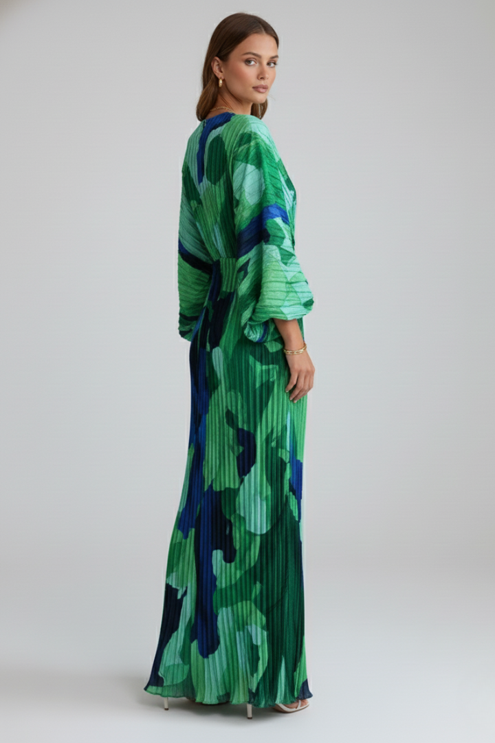 Women's long green dress with V-neckline, pleated finish and side slit