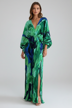 Women's long green dress with V-neckline, pleated finish and side slit