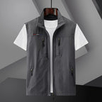 Men's multi-pocket utility vest, breathable sleeveless summer travel vest