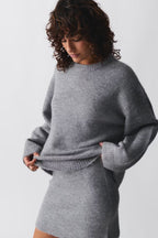 Women's oversized sweater with round neck and balloon sleeves in rose, cream and grey