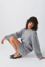 Women's oversized sweater with round neck and balloon sleeves in rose, cream and grey