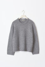 Women's oversized sweater with round neck and balloon sleeves in rose, cream and grey