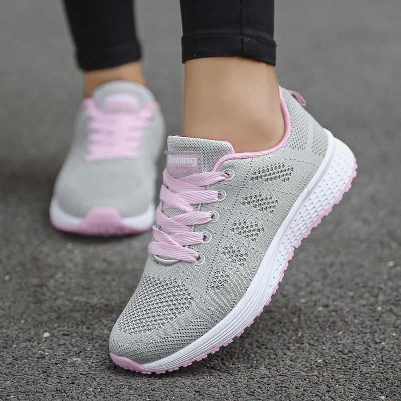 Women's ergonomic sneakers with arch support and breathable upper, wide fit