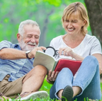 Magnifying glass for seniors with 30X zoom and 12 built-in LED lights, lightweight handheld