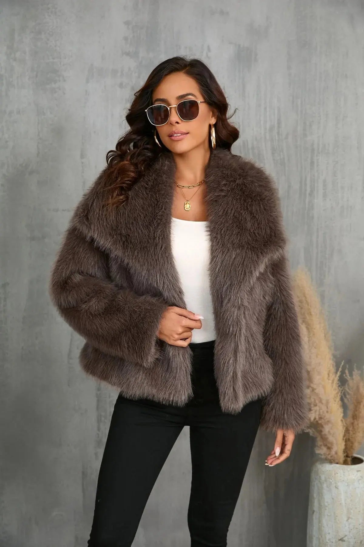 Women's faux fur jacket fluffy coat in beige, grey, brown and black