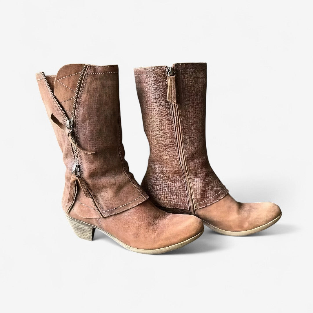 Women's autumn boots in brown water-resistant leather, versatile and elegant