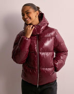 Women's shiny quilted jacket with removable hood in black and burgundy
